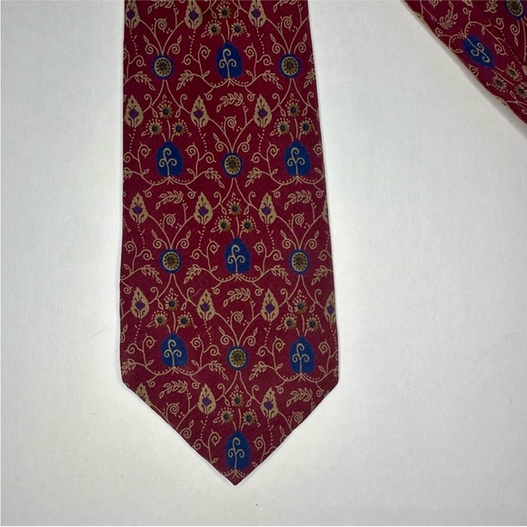 Vintage TIFFANY & CO 1986 Medieval Burgundy & Gold Classic Silk Tie, 3.5” - Picture 8 of 8